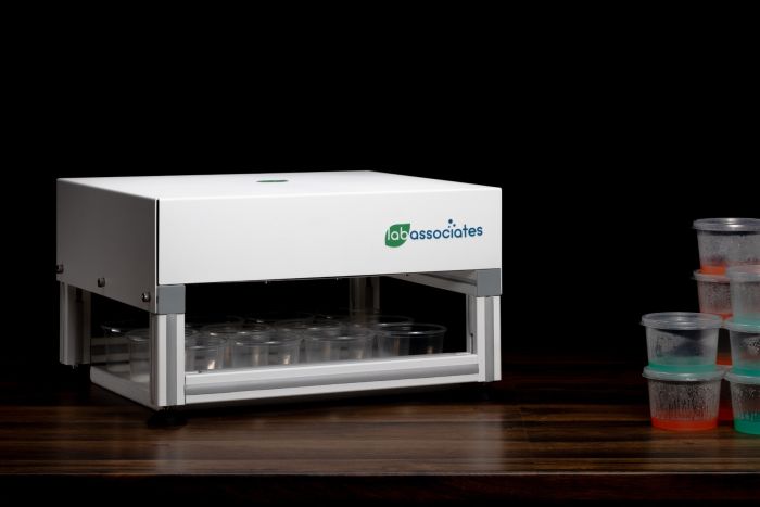 6- and 12- nozzle media dispenser for culture vessels