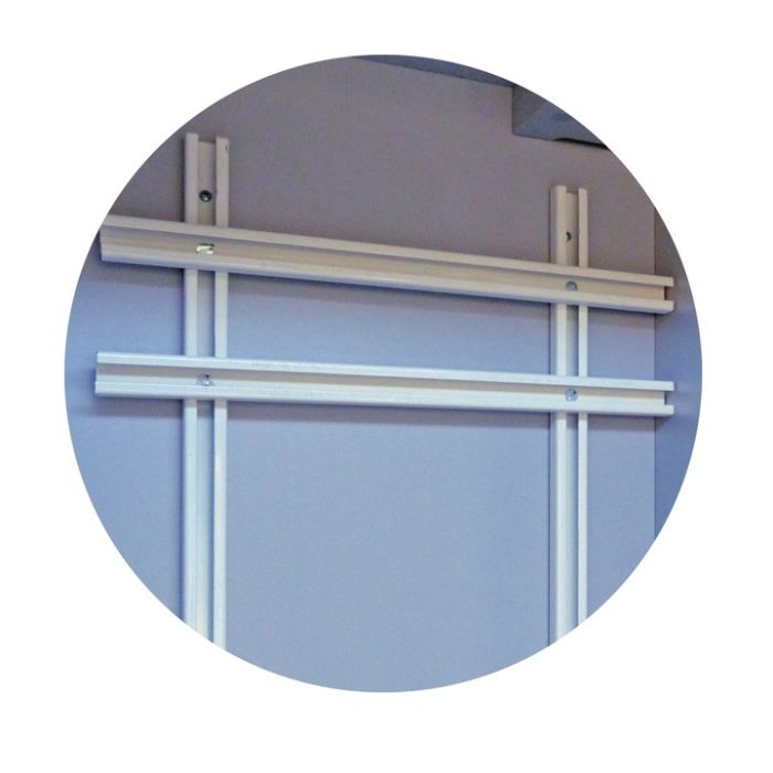 Horizontal rail for the fixation of 4 B50 bottles