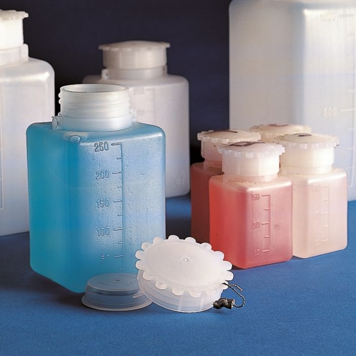 Graduated wide neck square bottles series 600 - PE body