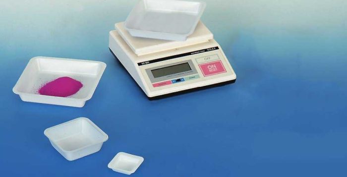 Square-shaped weighing boats - white - multiple sizes